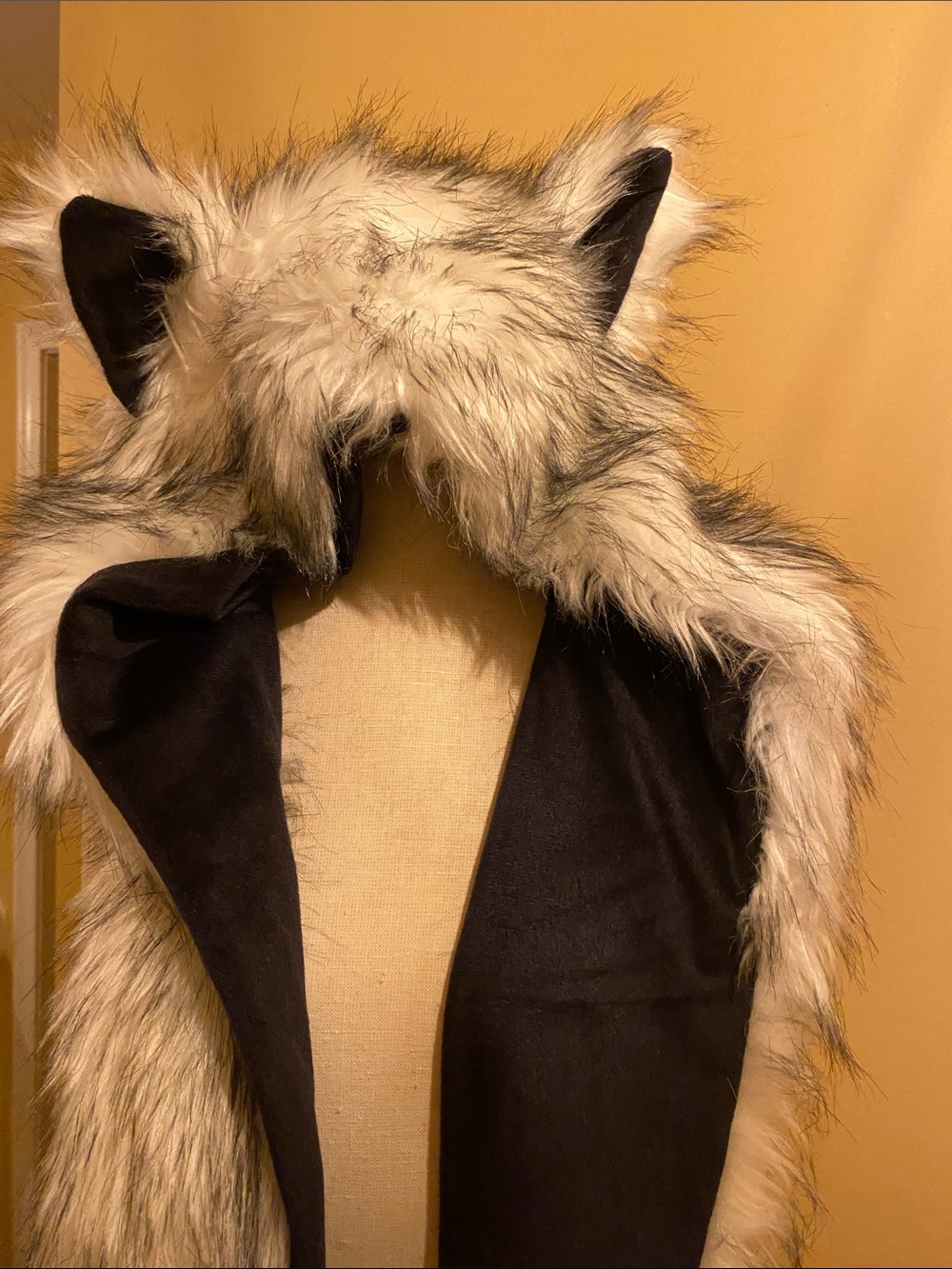 Wolf  🐺 Faux Fur Hooded Scarf in white black n Gray costume or EDC 😊